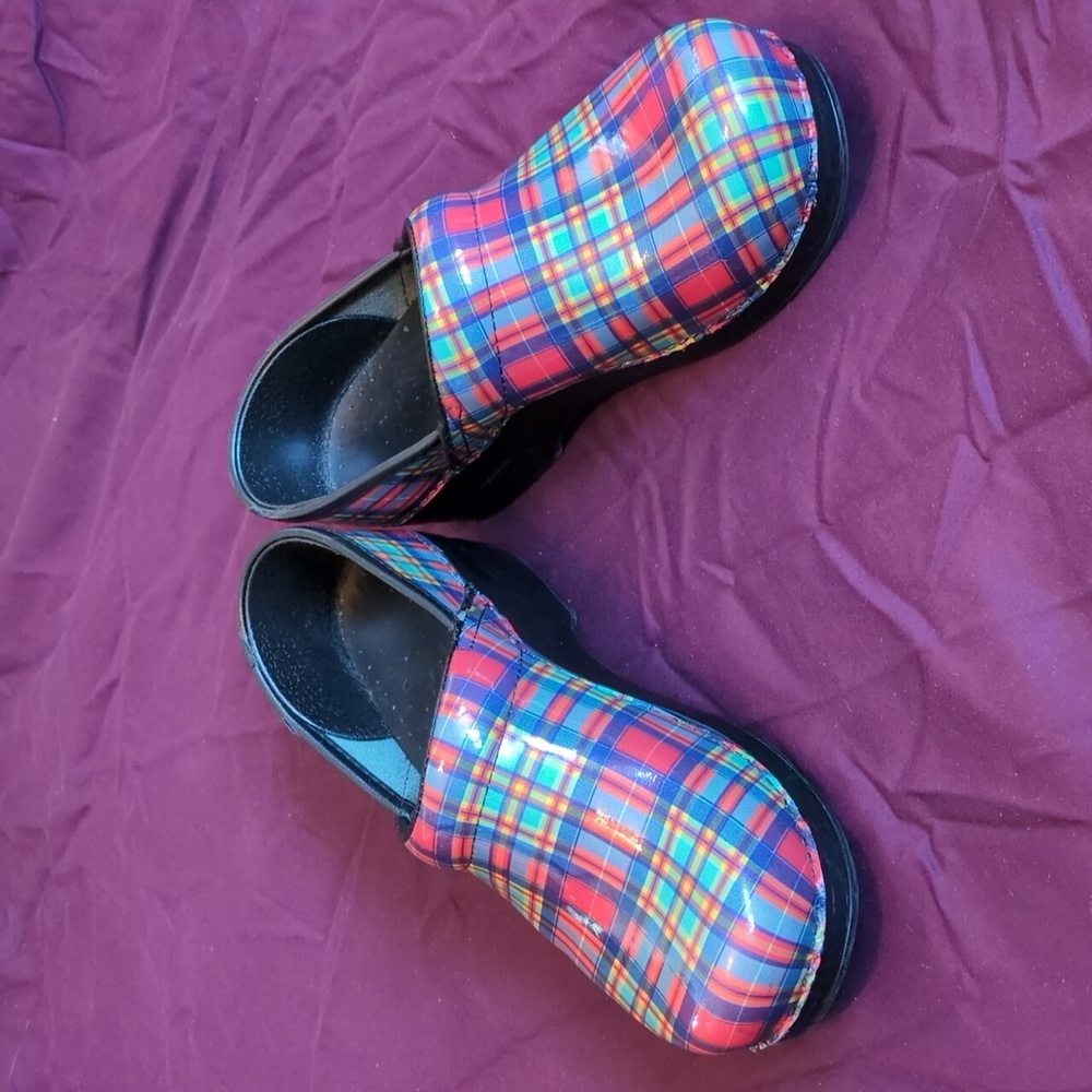 ⭐💥 Women's Dansko clogs size 37 plaid in good condition⭐💥